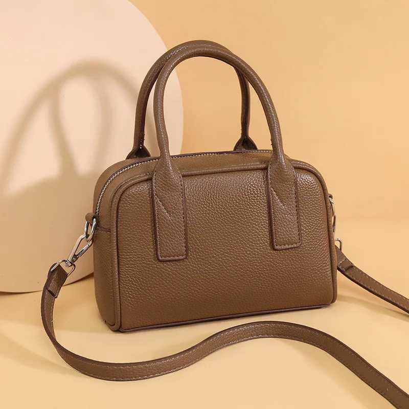 2025 Retro genuine leather Crossbody Bag Womens High quality pillow bag Boston versatile commuting shoulder bag for womenW251106