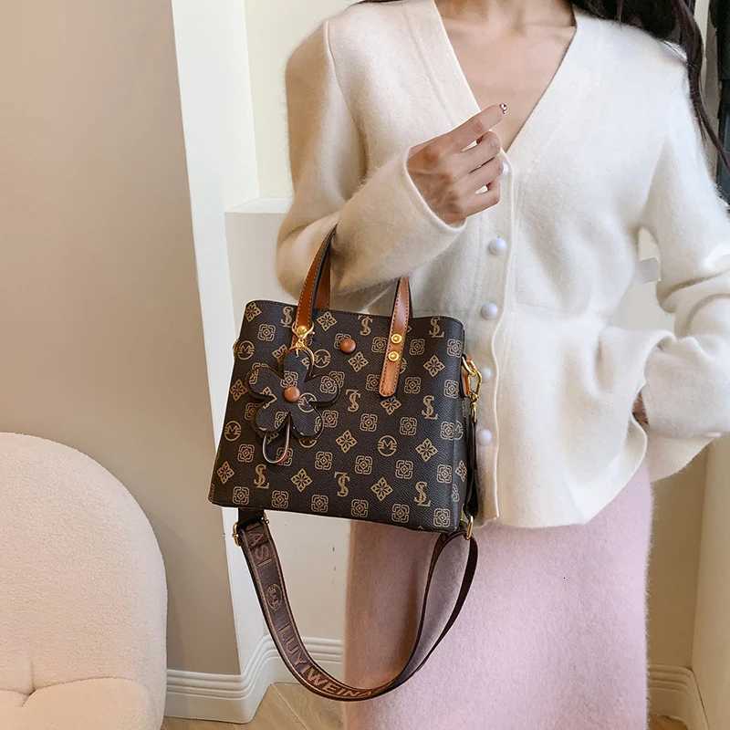 Sophisticated Womens Crossbody Bag Premium Leather Shoulder Handbag Ladies Elegant Tote Purse SetW251106