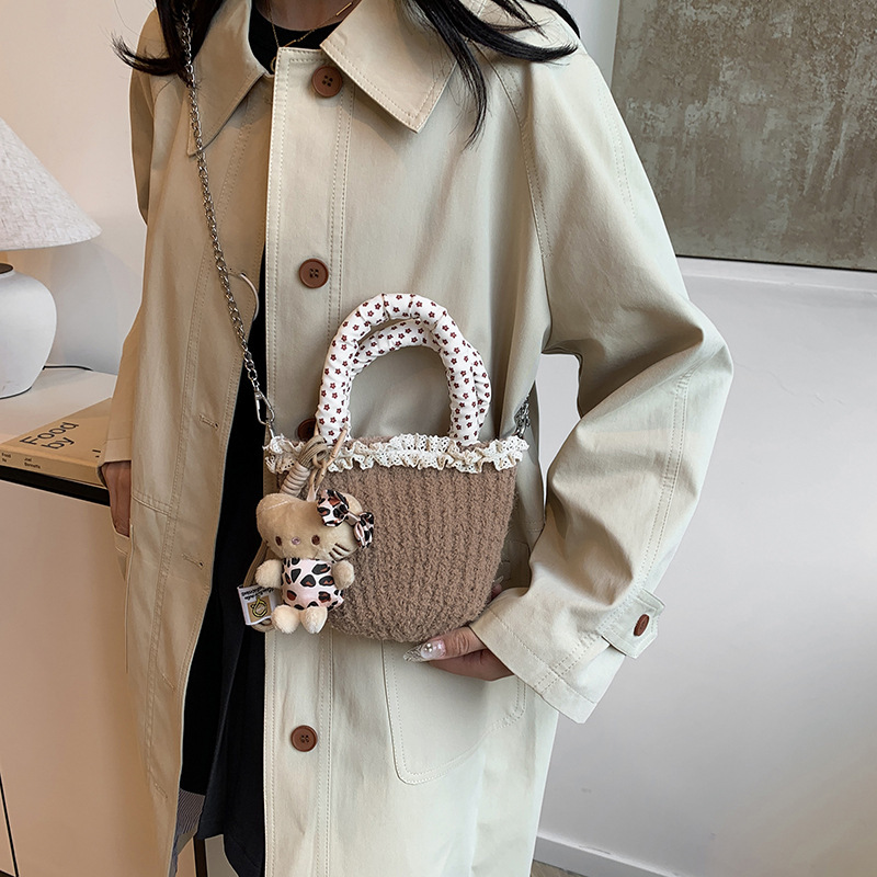 2025S Designer Women S Bag Forest Style Plush Handbag Versatile And Sweet In Winter One Shoulder Bucket Bag Lace Lace Floral Chain Hand Held