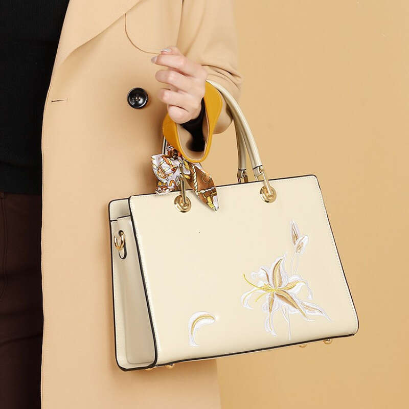 Designer Bag Vintage Chinese Style Embroidered For Women Medium Sized Handbag Large Capacity Commuter Mother S Day Gift Crossbody