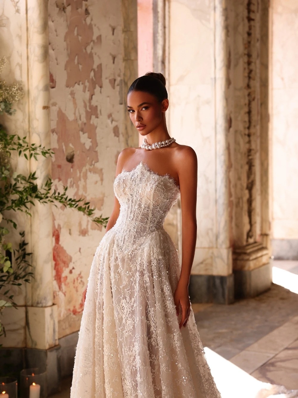 Elegant Appliques Wedding Dresses Strapless A-Line Bridal Gowns Sleeveless Backless Princess Sweep Train Customized Vestidos De Novia Plus Size