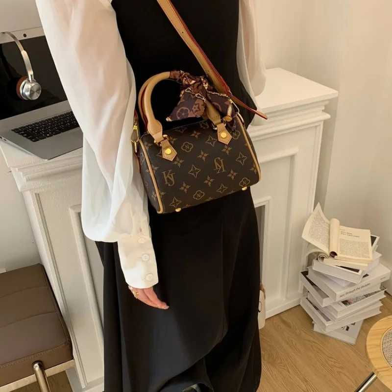 Elegant-trendy 2025 New Ladies Luxury Brand Leather Tote Bag Famous Designer Popular Vintage ClassicW251106