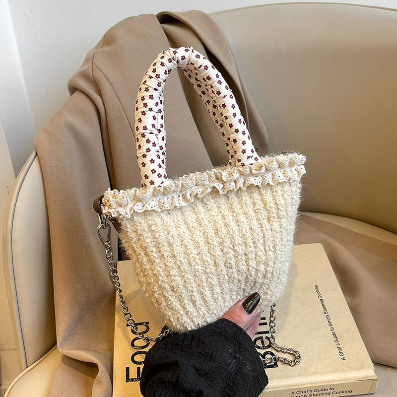 2025S Designer Women S Bag Forest Style Plush Handbag Versatile And Sweet In Winter One Shoulder Bucket Bag Lace Lace Floral Chain Hand Held