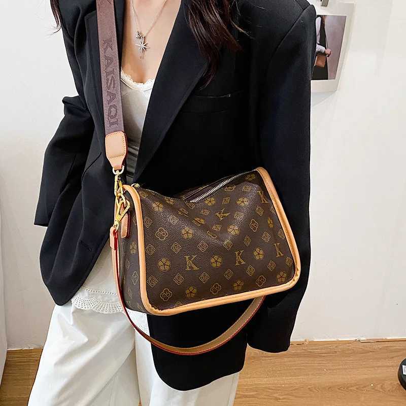 2025 New Vintage Underarm Bag for Women - Large Capacity Pillow Bag Reversible Crossbody/Shoulder Bag Classic Monogram PrintW251106