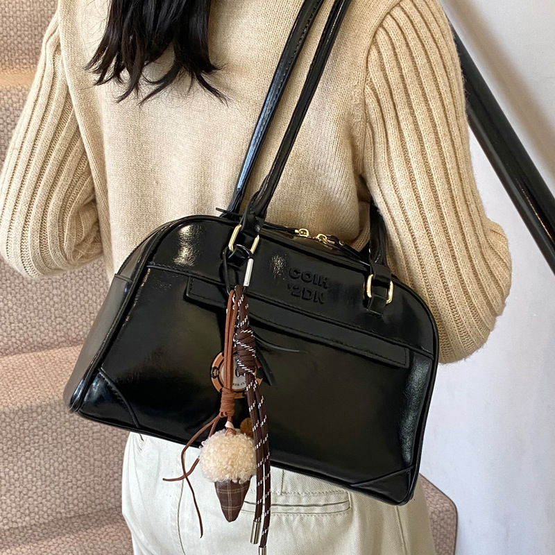 2025S Designer Women S Bag Matte Handbag For Women Winter New Small Square Large Capacity Pillow Bag Commuting Single Shoulder Armpit Bag