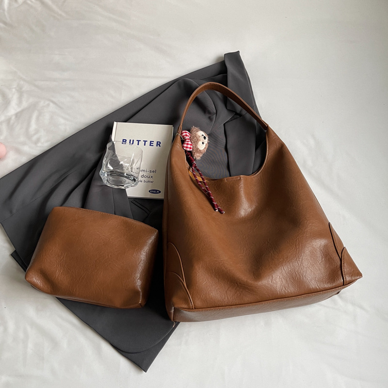 2025S Designer Women S Bag Niche Texture Underarm For Women New Simple Tote Casual Large Capacity Shoulder Bag