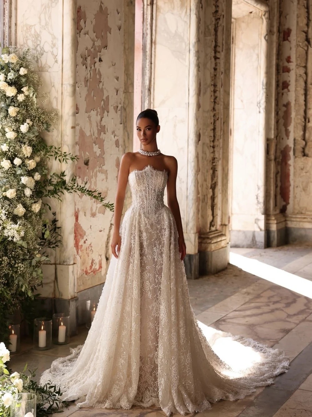 Elegant Appliques Wedding Dresses Strapless A-Line Bridal Gowns Sleeveless Backless Princess Sweep Train Customized Vestidos De Novia Plus Size