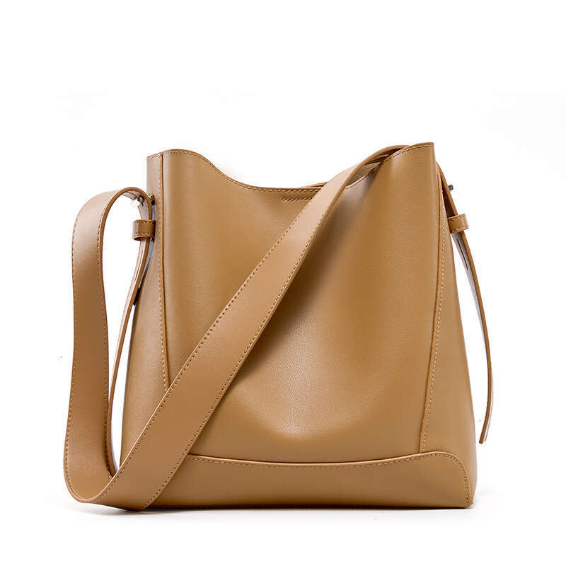 Big spring summer women's crossbody versatile, single shoulder, large capacity commuting bucket bag, 2025 new style, chic and elegant clothing