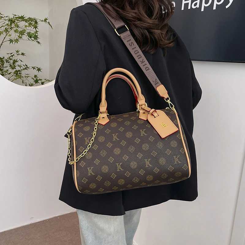 Elegant Crossbody Bag For Women Made Of Leather Luxury Brand Handbag By Famous Designer Classic Popular SpaciousW251107