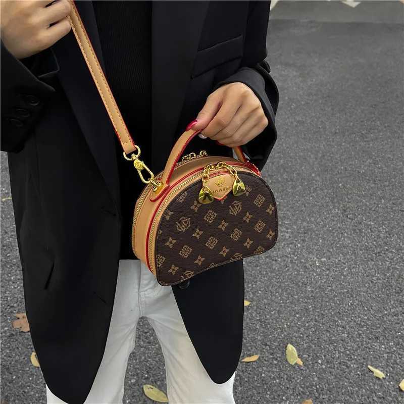 2025 Hot Sale Korean-Inspired Shell Bag for Women - Lightweight Crossbody Purse Stylish Compact Perfect for Work TravelW251106