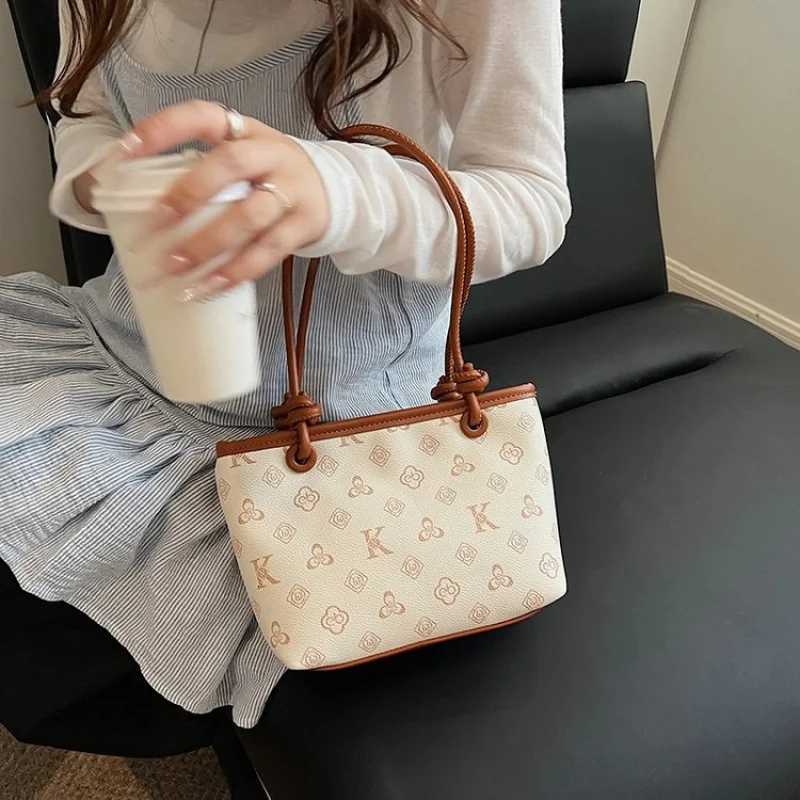 Fashionable Commuter Bag With Solid Color And Minimalist Design For Business Women In LuxuryW251106