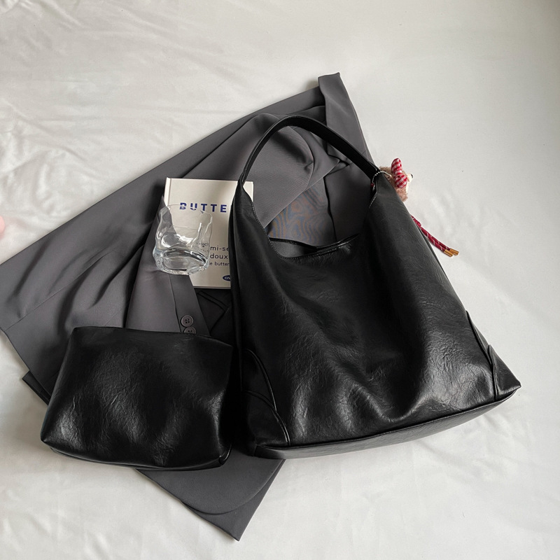 2025S Designer Women S Bag Niche Texture Underarm For Women New Simple Tote Casual Large Capacity Shoulder Bag