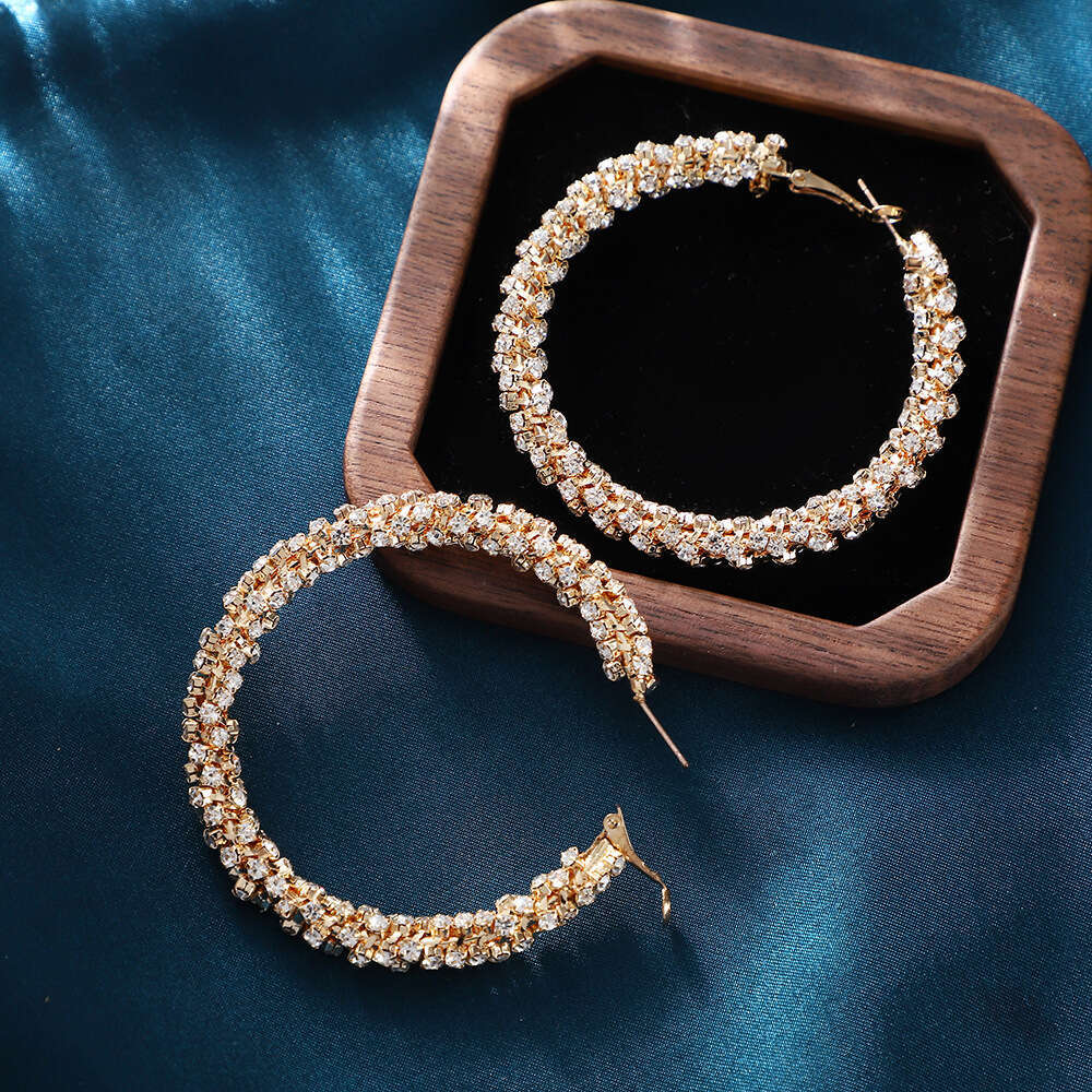 Fried Dough Twists Twisted Dia Set C-shaped Earrings