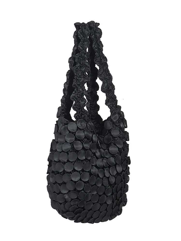 Pleated Bags Women Appliques Solid Color Versatile Niche Deisgn Simpicity Outwear New 2025 Female Casual Bag 17G7120