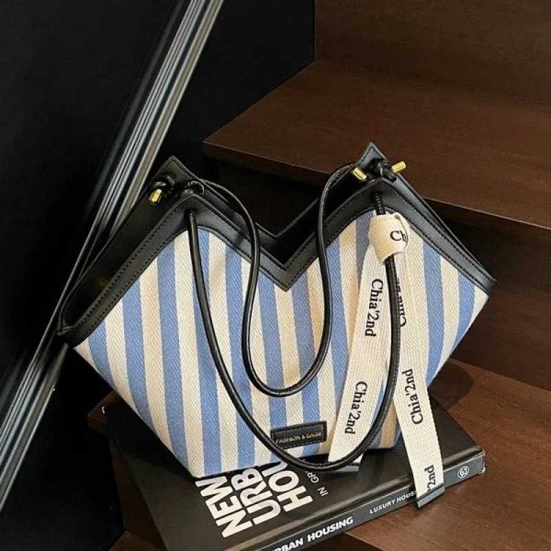 Unique High-End Minimalist Clutch Bag Stylish Vintage Leather With Letter And Paris Fashion ShowW251106