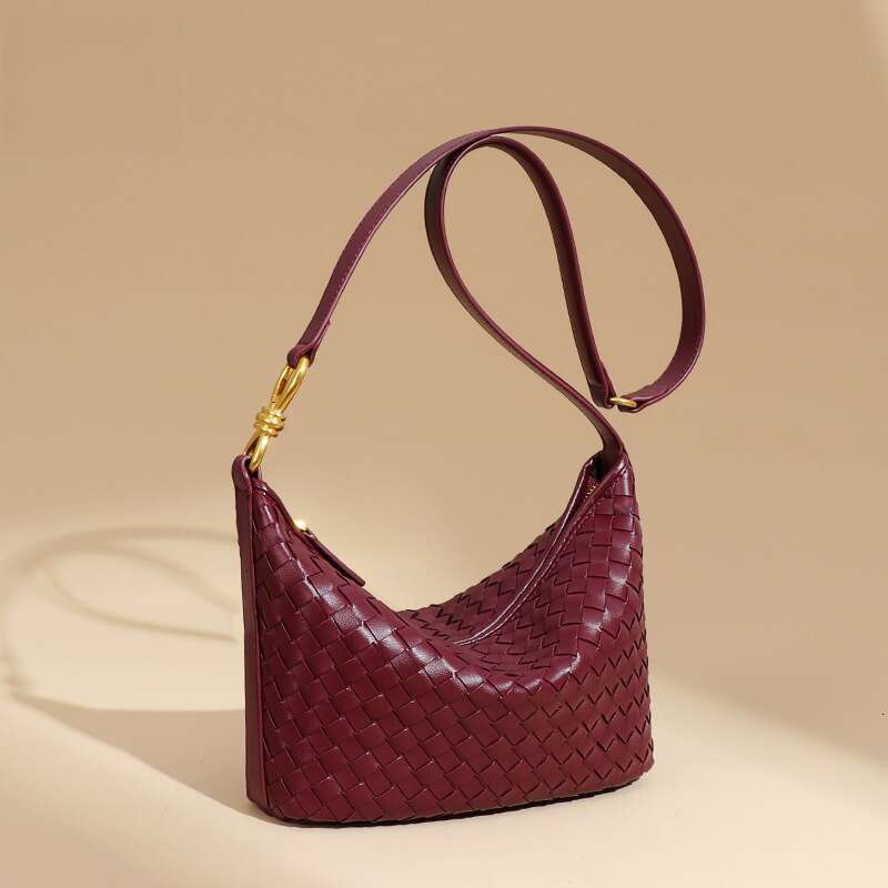 Niche handmade woven fashionable single shoulder crossbody women's simple hand-held lunch box trendy armpit bag, 2025 new casual fashion trend cl