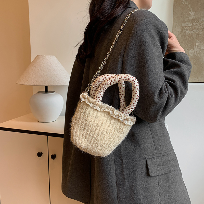 2025S Designer Women S Bag Forest Style Plush Handbag Versatile And Sweet In Winter One Shoulder Bucket Bag Lace Lace Floral Chain Hand Held
