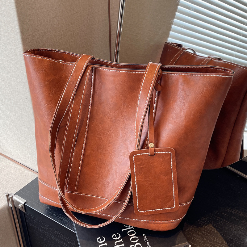 2025S Designer Women S Bag Fashionable Large Capacity Handbag For Work Shopping Commuting Simple Tote Bag Textured Casual One Shoulder Armpit Bag