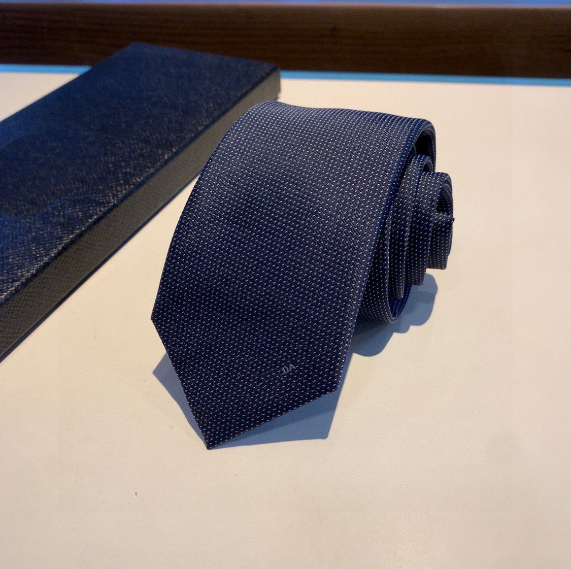 Handcrafted High-Quality Tie Silk Knot: Stylish Black And Blue Hawaiian Inspired Dress-Up Collar Wear for Groomsmen & Gentlemen Alike