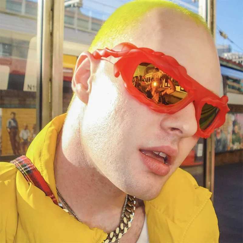 Unique Hip Hop Y2K Sunglasses For Women Men New Sports Twisted Sun Glasses Female Party Shades Silver Retro 2000s EyewearC250411