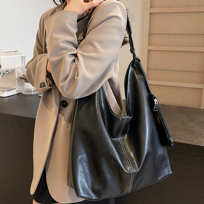 2025S Designer Women S Bag New Lazy Tote For Women With Relaxation Large Capacity Leather Soft Girl Single Shoulder Underarm Bag