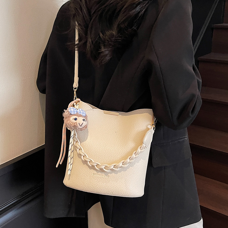 2025S Designer Women S Bag Handheld Bucket For Women New Single Shoulder Korean Version Crossbody Bag Popular Commuting Niche Design Handbag