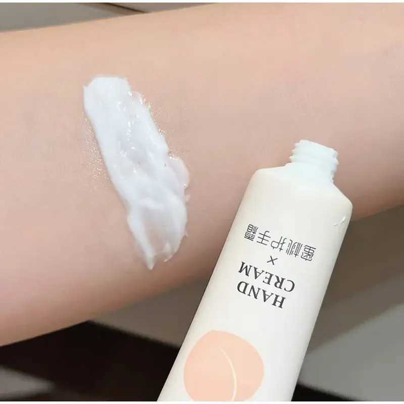 Moisturizing lipstick Hand Cream Set Peach Strawberry Nut Anti freeze Cracking Repair Thread W250407