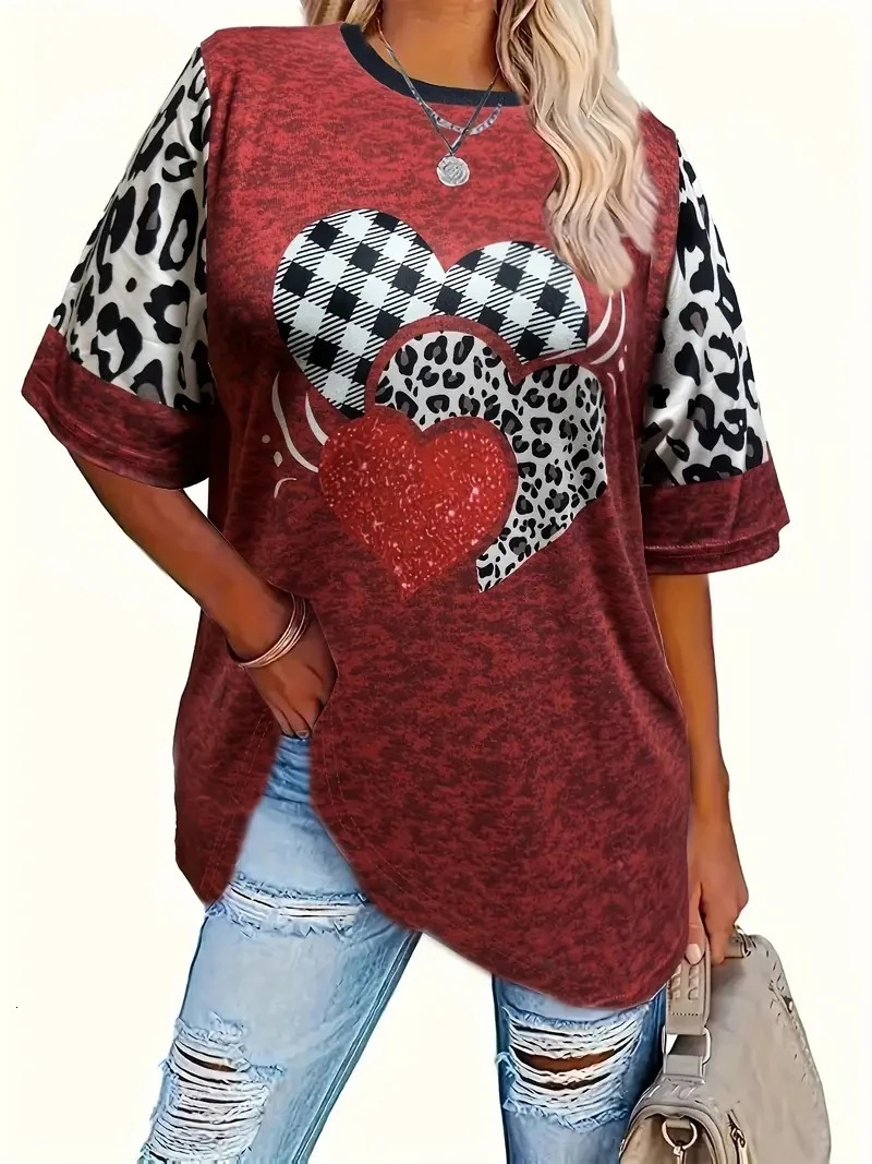 Plus size plain heartshaped printed Tshirt casual short sleeved top suitable for womens plus clothing in spring and summer 250407