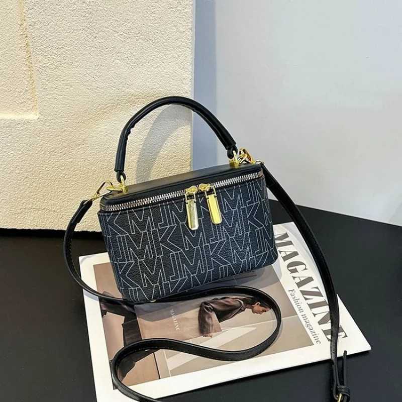 Fashionable Ladies Hand Bags Crafted From Fine Leather Featuring Trendy Commuter Design And Paris Vintage LookW251107