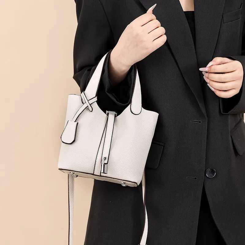 Womens Fashionable Leather Messenger Bag With Strap - Luxury Brand Elegant Crossbody Shoulder Bag HandbagsW251107