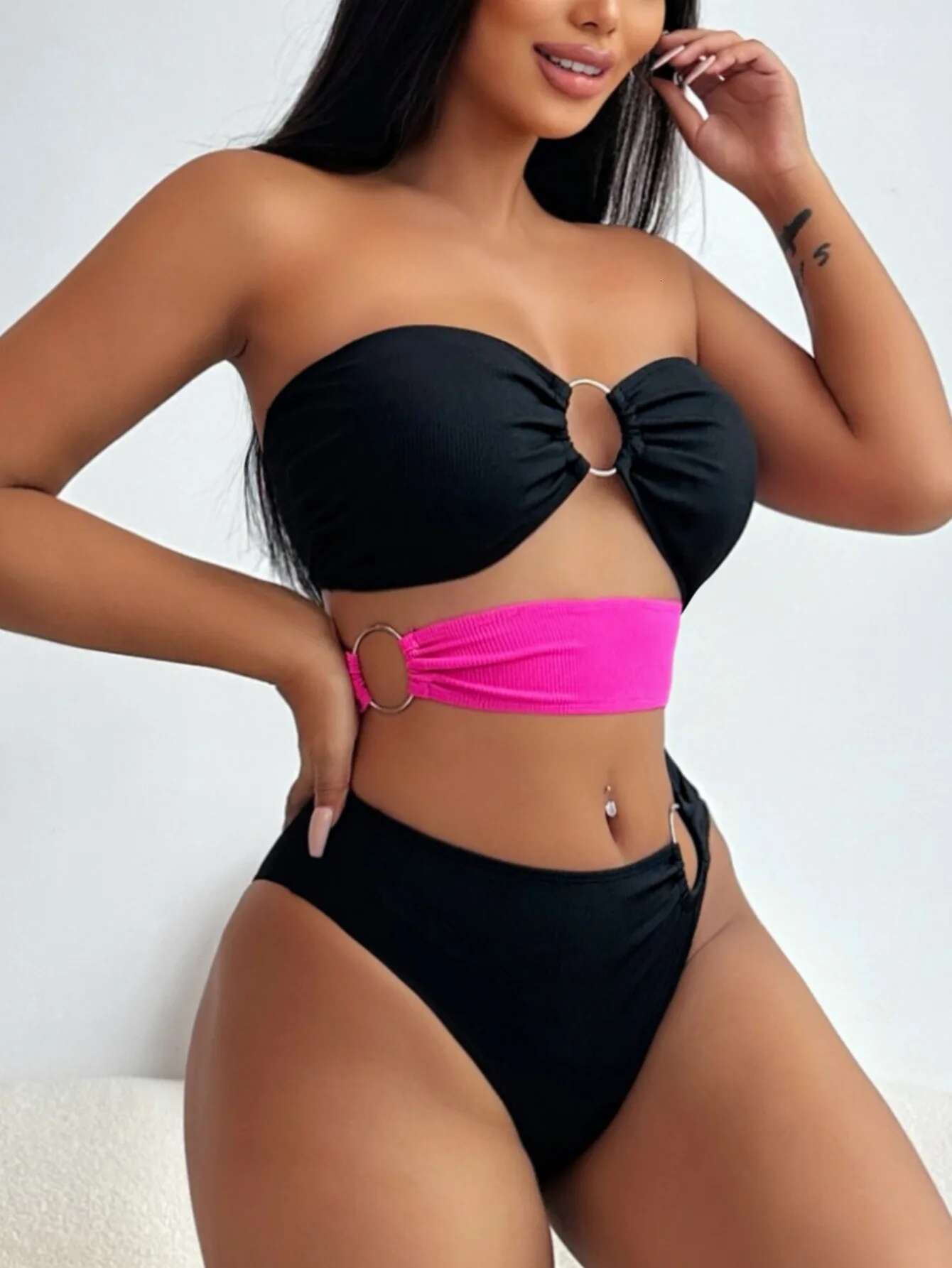 Dongdumaoyi Sexy Bandeau One Piece Swimsuit Women Hollow Out Metal Ring Linked Black Patchwork Backless Swimwear Beach Bathing Suits