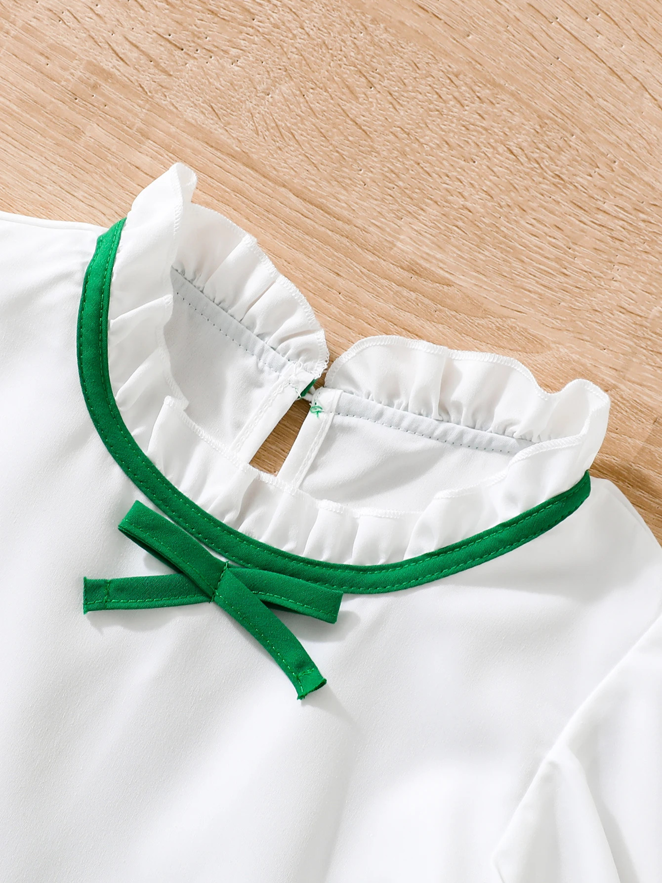 Fresh and elegant summer kids girls preppy dress with lace collar small flying sleeve patchwork green bow waist pleated skirt 250407