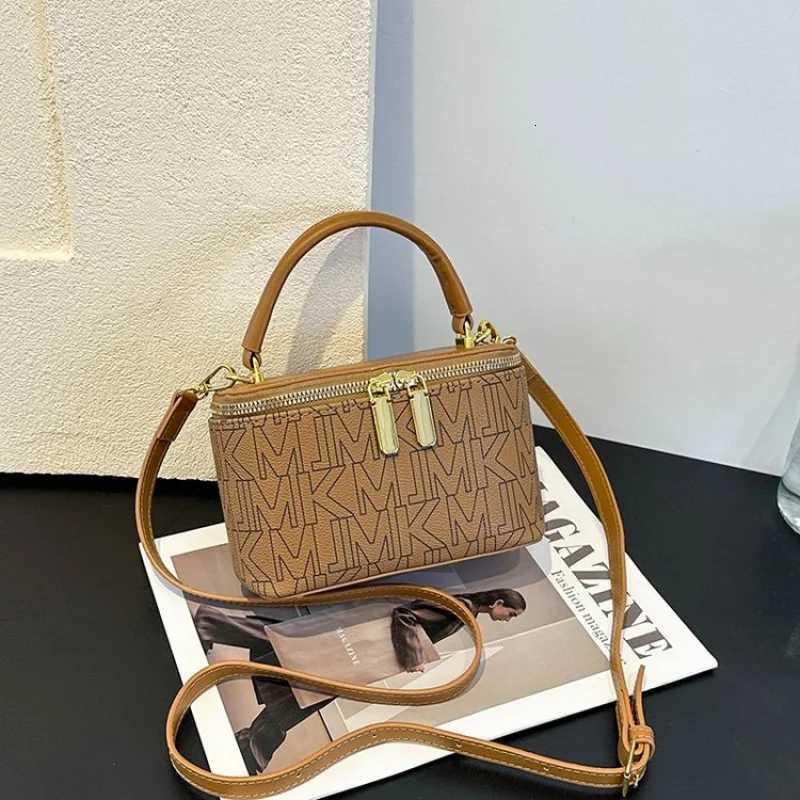 Fashionable Ladies Hand Bags Crafted From Fine Leather Featuring Trendy Commuter Design And Paris Vintage LookW251107