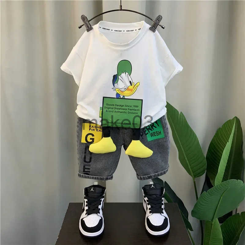 2024 Summer Clothing Boys Wear Short sleeved Striped T-shirt+Black Denim 2Pce Childrens Fashion Song Set J250403