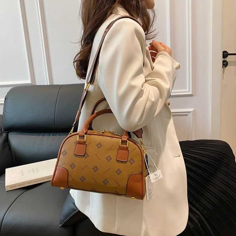 Refined Handbag For Elegant Ladies Perfect One Shoulder Retro Printing Bag For Formal Events And Social GatheringsW251106