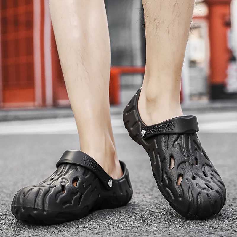 Mens Summer Slippers Thick soled Mens Clogs Sandals Hollow Breathable Flip Sandals Fashion Beach Slippers M250407