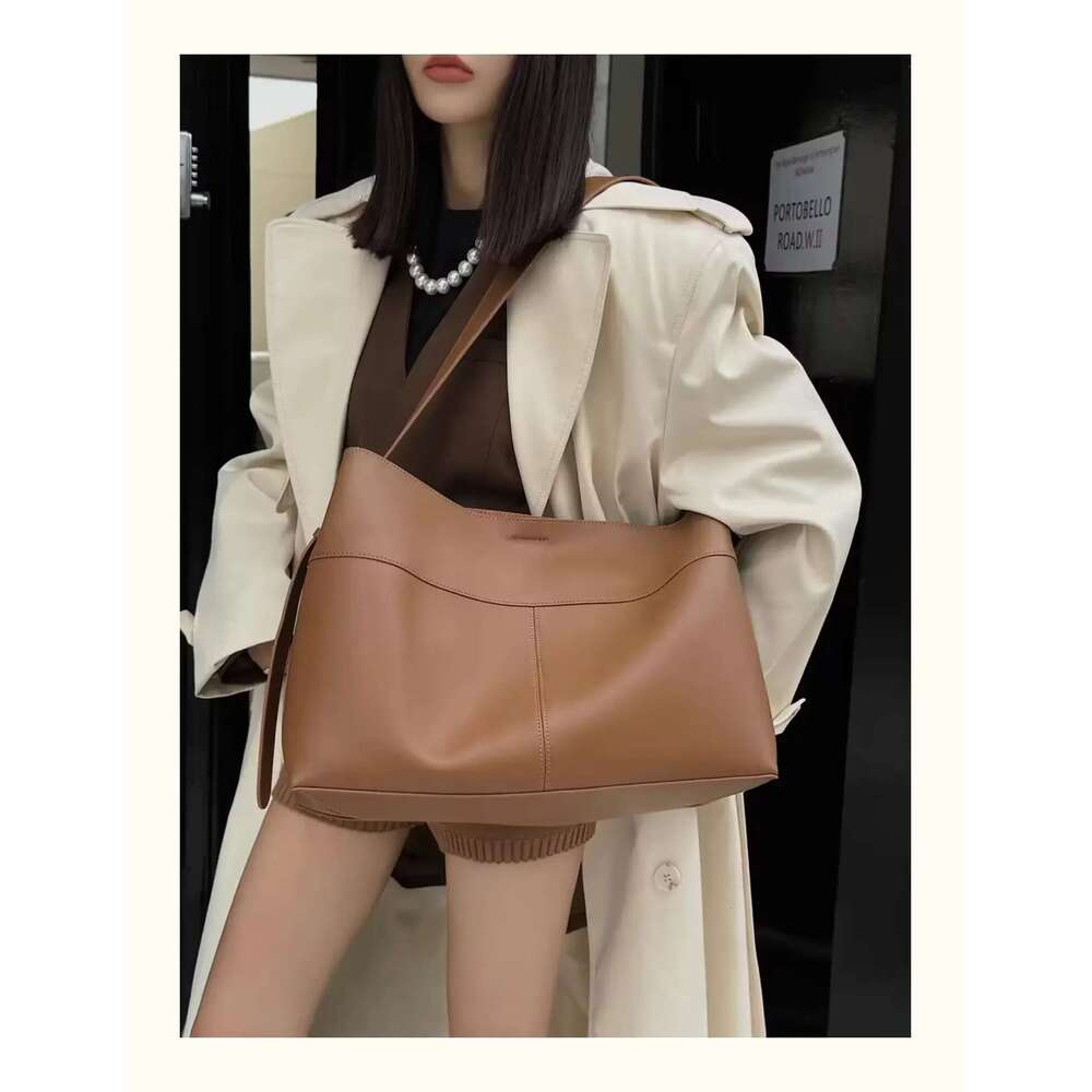 New Winter Large Capacity Camel Beige Color Travel Tote Glossy Cow Leather Women Single Shoulder Bag Adjustable Handbag