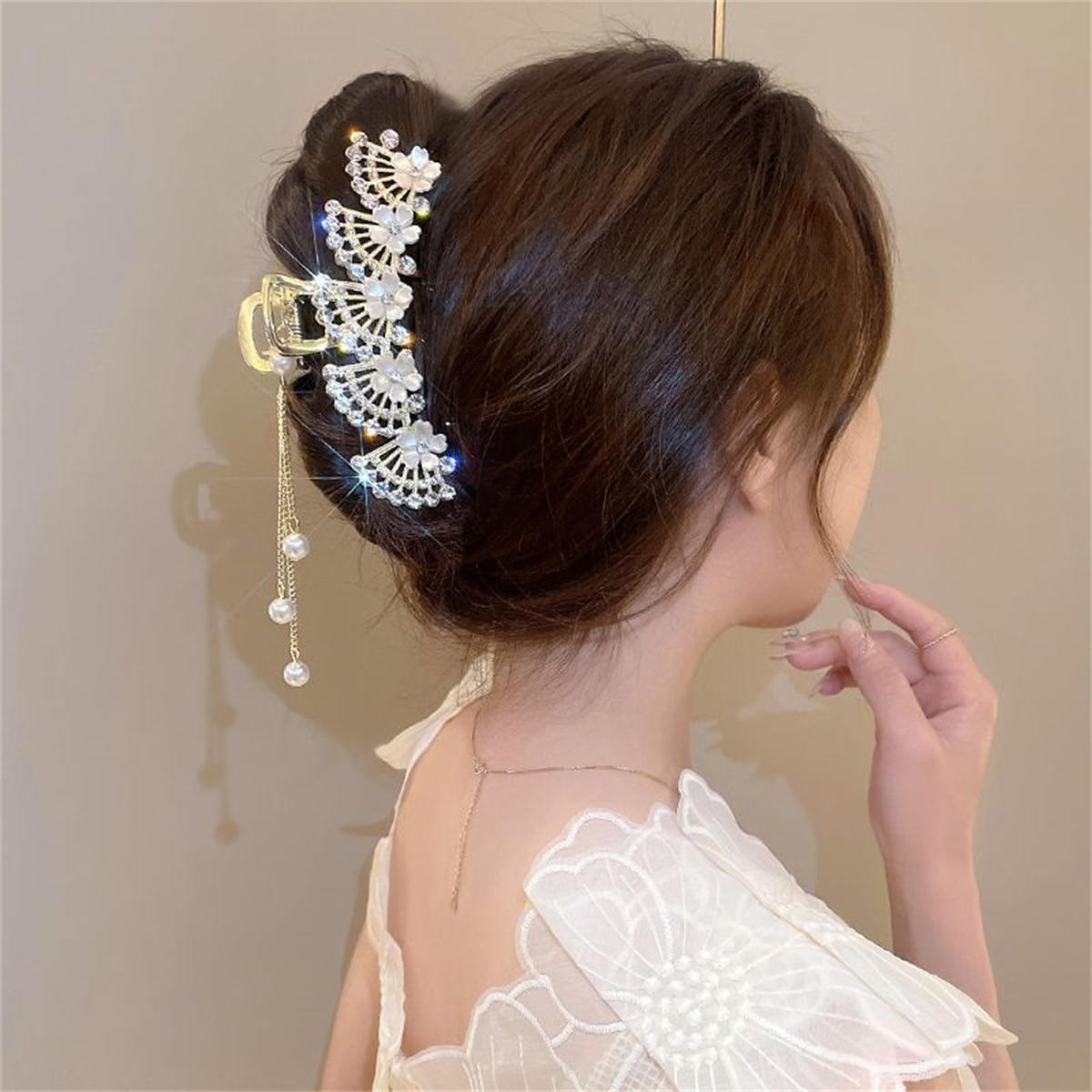 Elegant Layered Floral Clip with Sparkling Rhinestones for Wedding Day Decoration and Daily Use