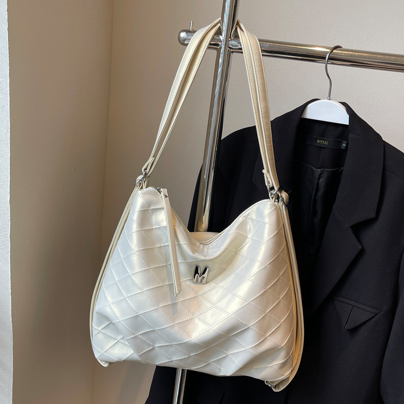 2025S Designer Women S Bag Ladies Soft Face Large Capacity Tote Bag Trendy And Stylish Versatile Single Shoulder Underarm Bag