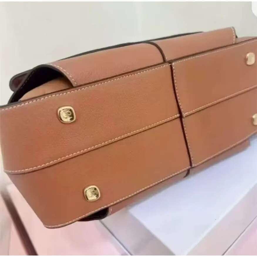 2025 French Genuine Leather Smile Mokiki Pleated Design, Single Shoulder Large Capacity Commuting Carrying Crossbody Bag