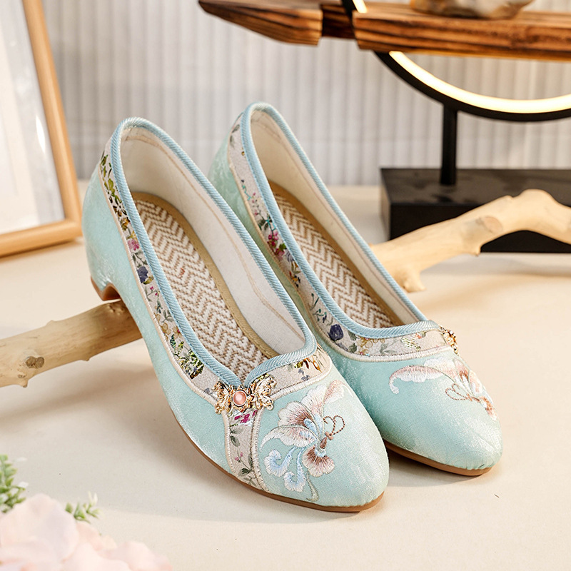 2025 Designer Fashion Women's Shoes Low Heel Pointed Qipao Embroidered Shoes Comfortable Shallow Mouth Versatile Daily Single Shoes Children