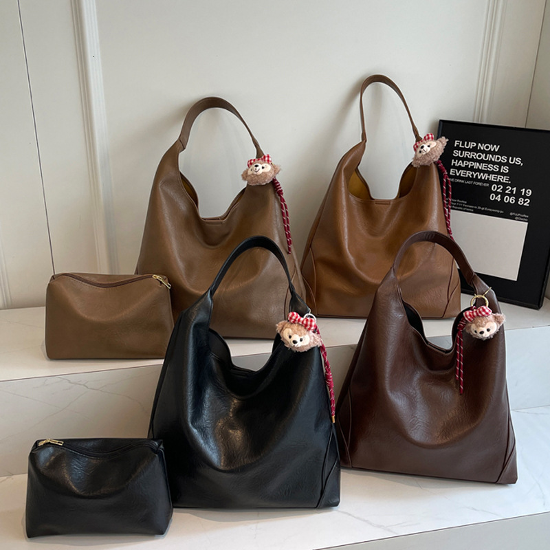 2025S Designer Women S Bag Niche Texture Underarm For Women New Simple Tote Casual Large Capacity Shoulder Bag