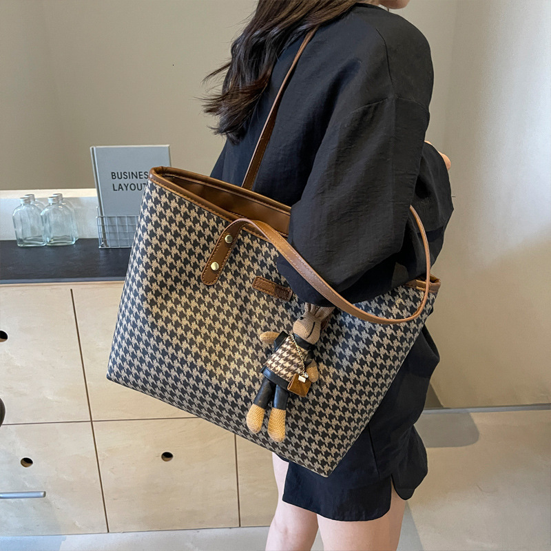 2025S Designer Women S Bag Small And Versatile Underarm Women S Autumn New Fashion Thousand Bird Grid Big Bag Internet Famous Same Casual Single Shoul
