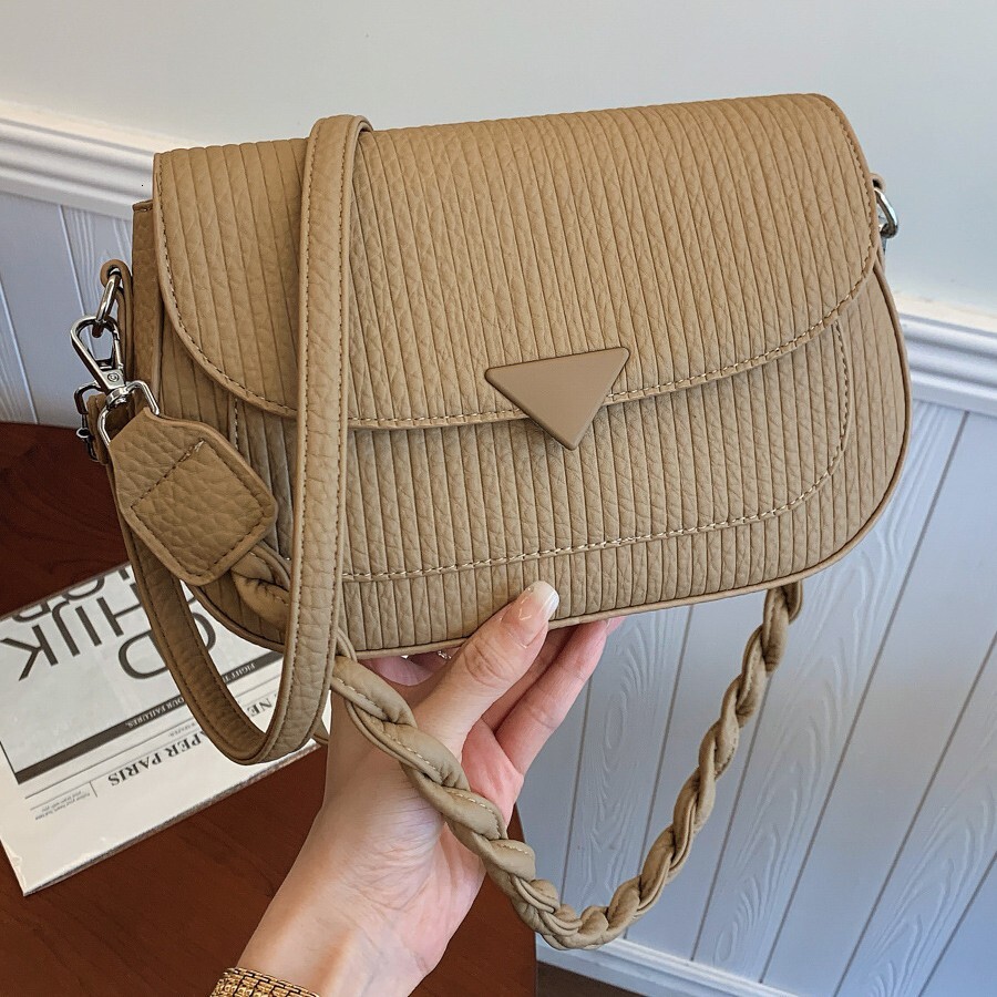 2025S Designer Women S Bag Simple And Fashionable Envelope New Fashion Trend Single Shoulder Women S Urban Simple Casual Solid Color Crossbody Bag