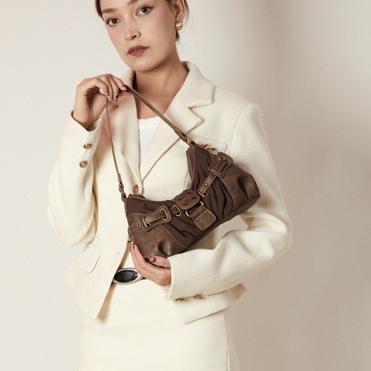 New women's bag retro chic do old dirt style shoulder bag pleated needle buckle all-in-one bag 2025s hot