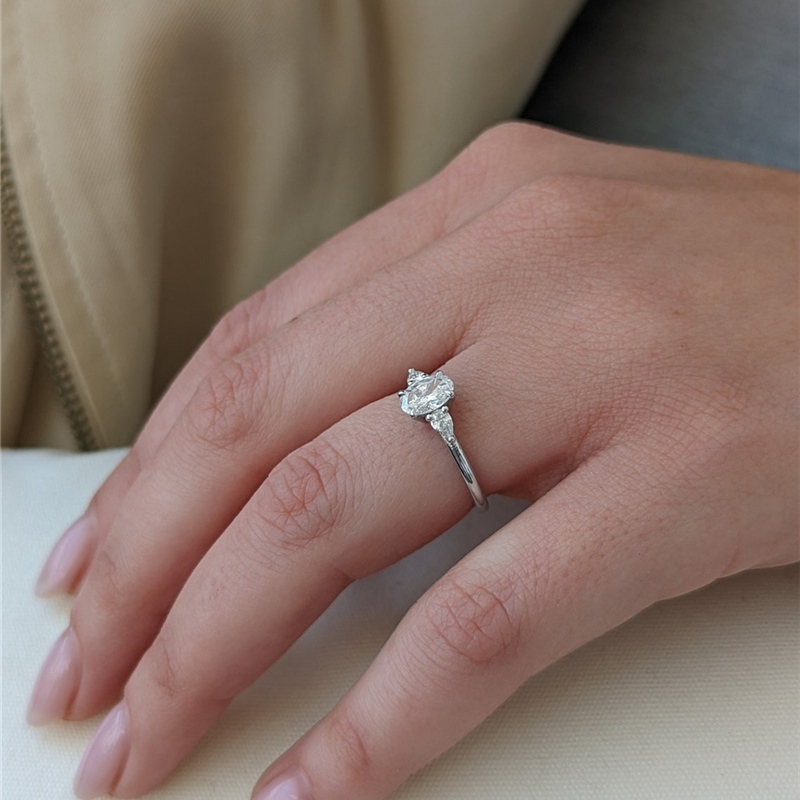 Jewelry 0.6 Carat Oval Cut Lab Diamond With Pear Cut Wedding Ring 18K 14K White Real Gold Engagement Ring For Women Simple Design Womens Ring