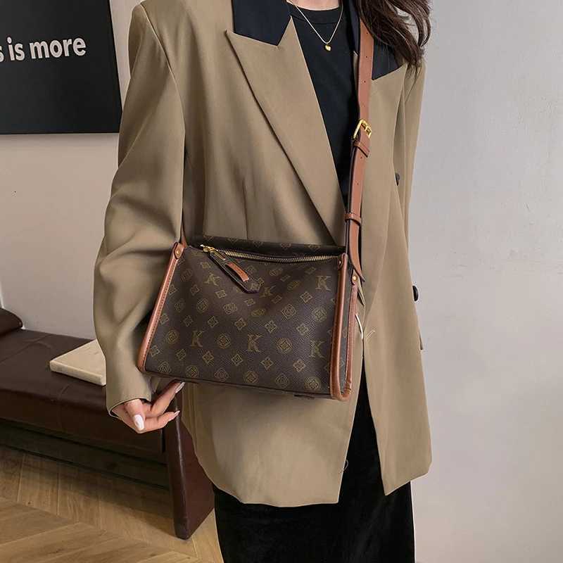 Luxury High-End Minimalist Unique Leather Crossbody Handbag For Women With Trendy Fashionable Design And LetterW251106
