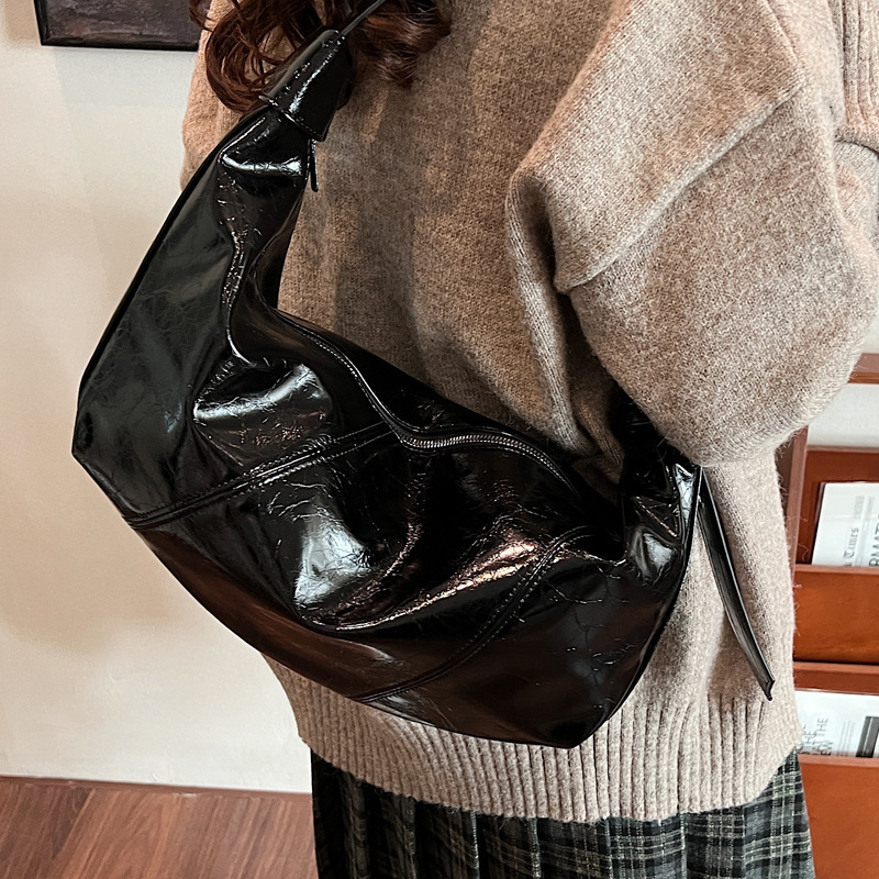 2025S Designer Women S Bag Small Niche Design Women S New Single Shoulder Croissant Large Glossy Crossbody Versatile Dumpling Bag