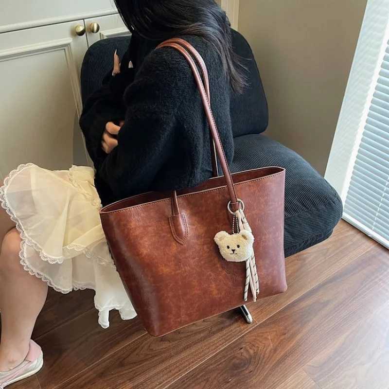 Unique Designer Paris Fashion Vintage Inspired Crossbody Handbag For Women With Large Capacity Solid Color MinimalistW251106