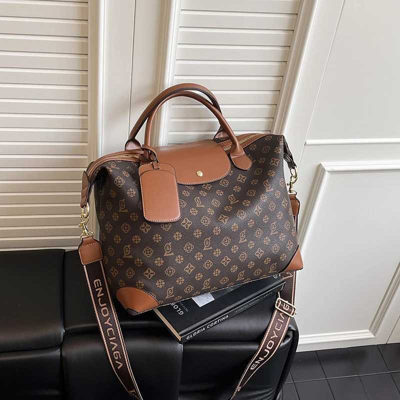 Elegant Classic Designer Paris Fashion Bag With Large Capacity Crossbody Strap For Casual Commuter UseW251106